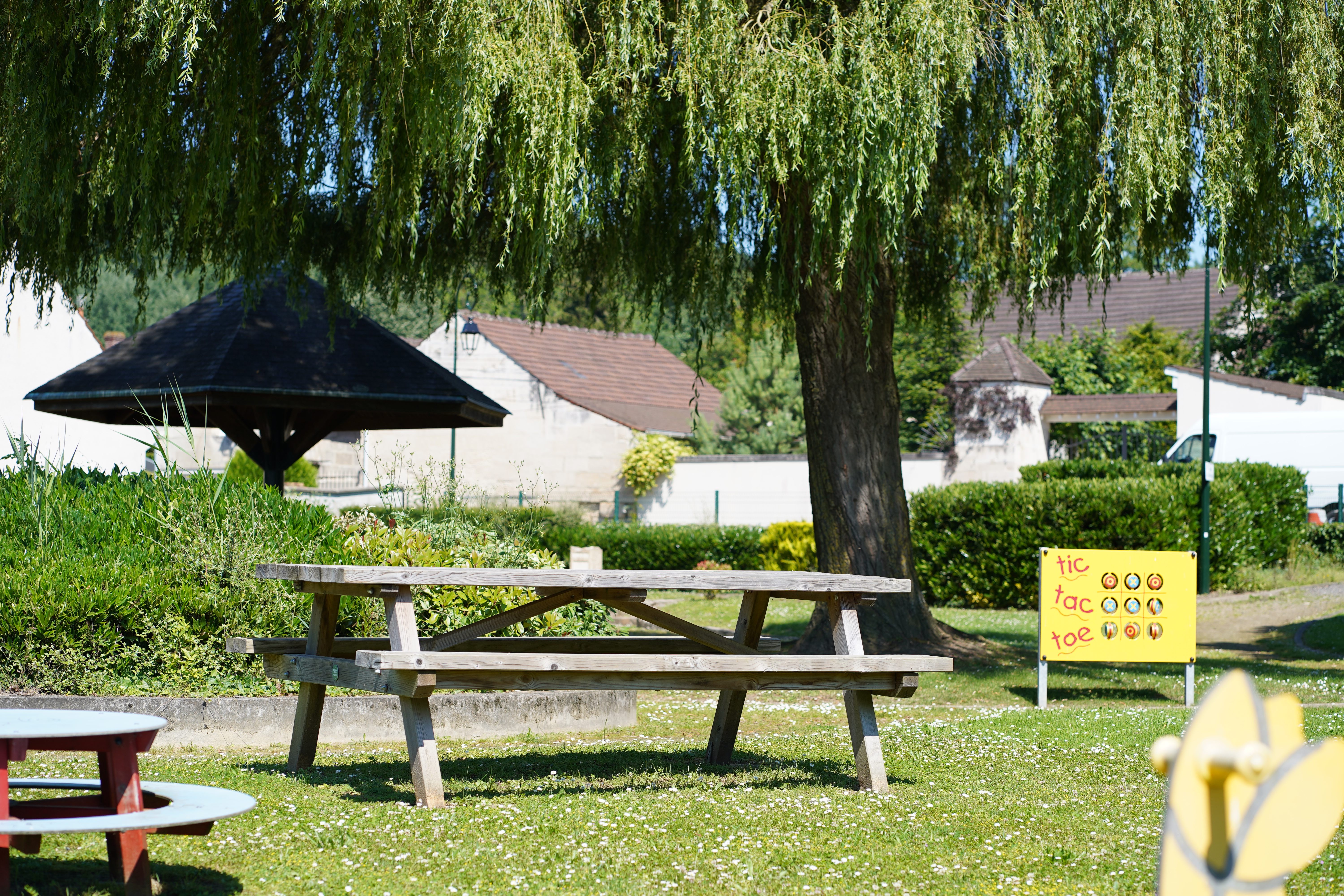 Table de pique-nique à Berneuil-sur-Aisne