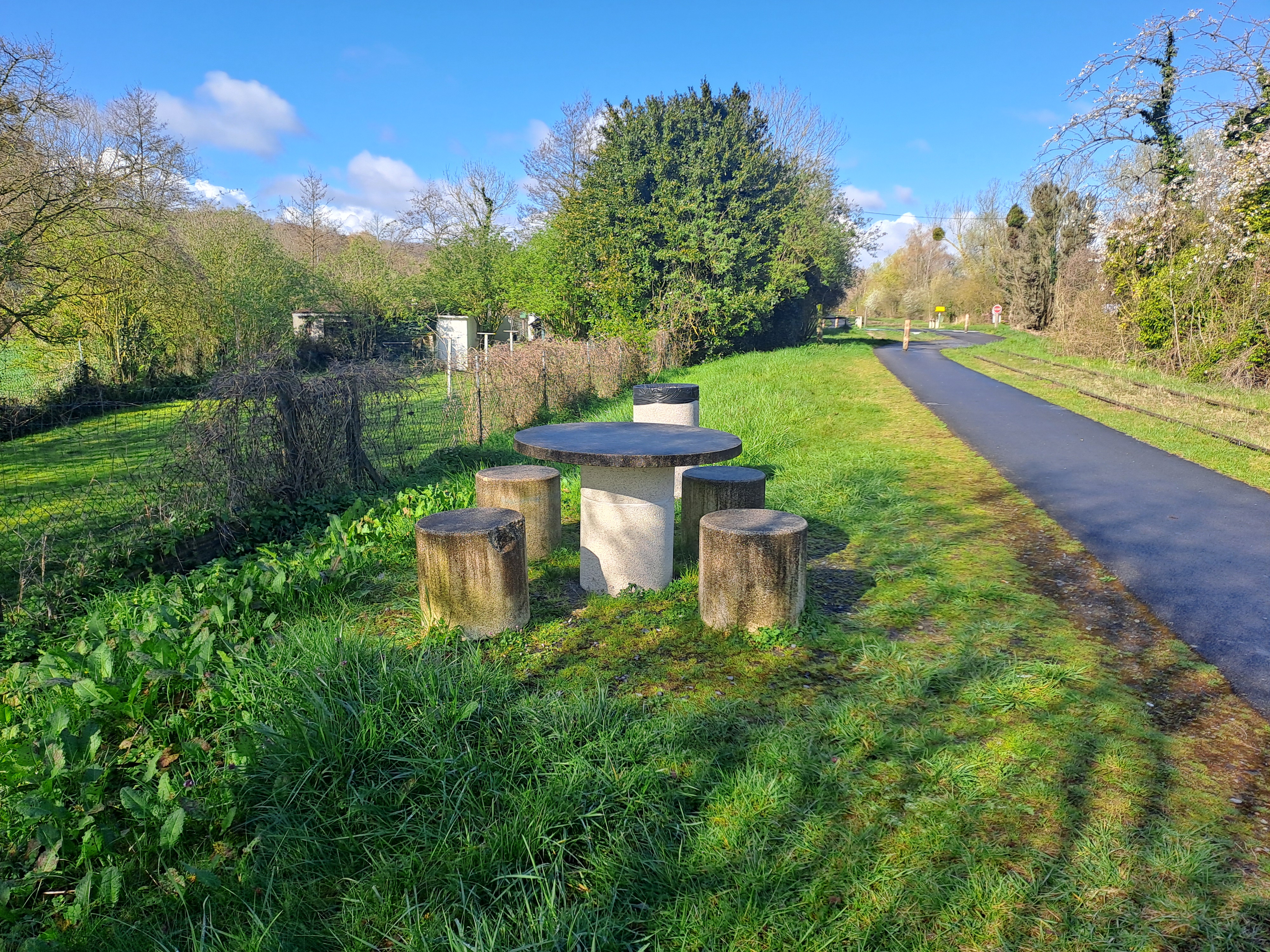 Table pique-nique Voie Verte Couloisy 3