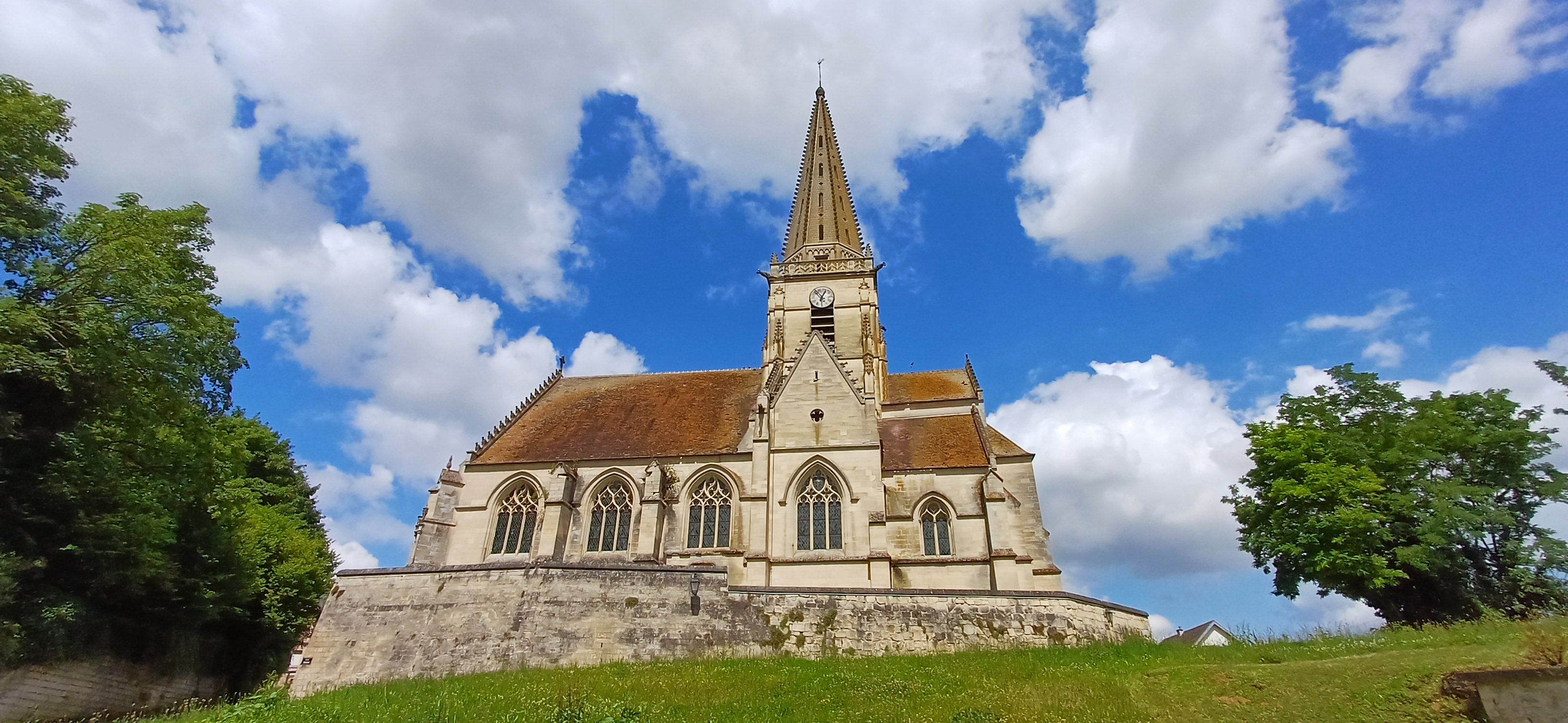 Église Saint-Victor à Autrêches